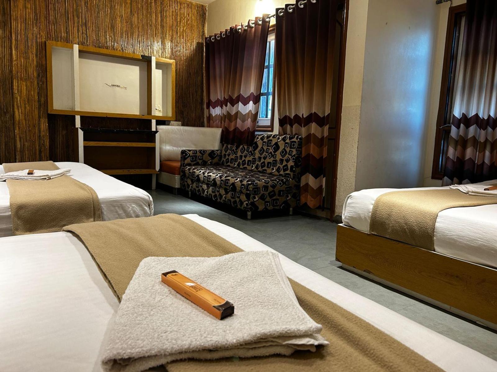 אויאיין Hotel Empire מראה חיצוני תמונה