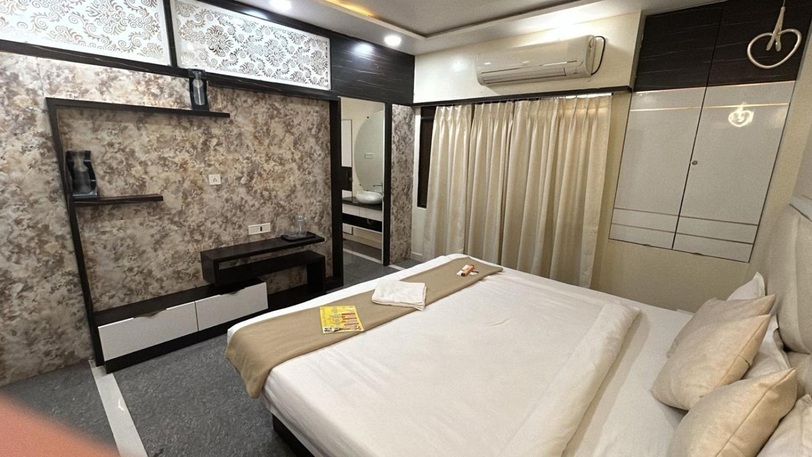 אויאיין Hotel Empire מראה חיצוני תמונה