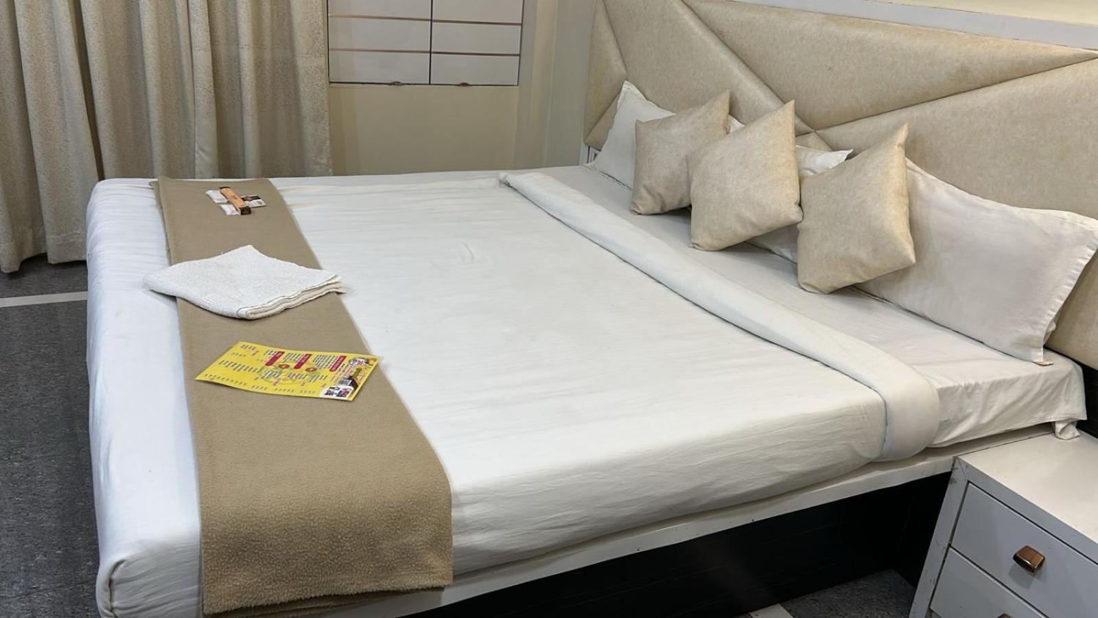 אויאיין Hotel Empire מראה חיצוני תמונה