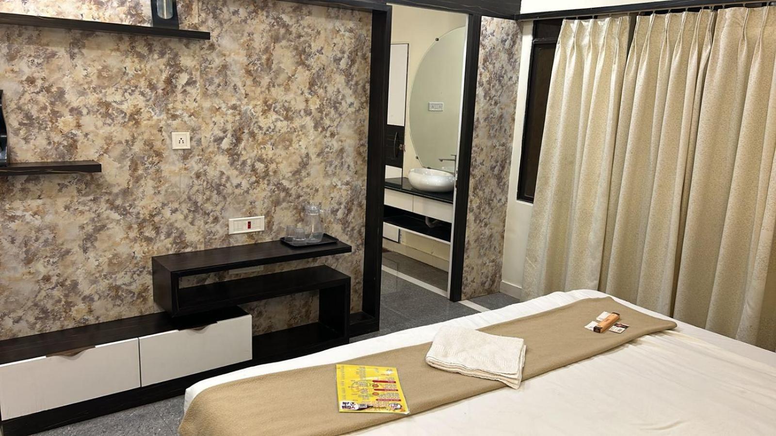 אויאיין Hotel Empire מראה חיצוני תמונה