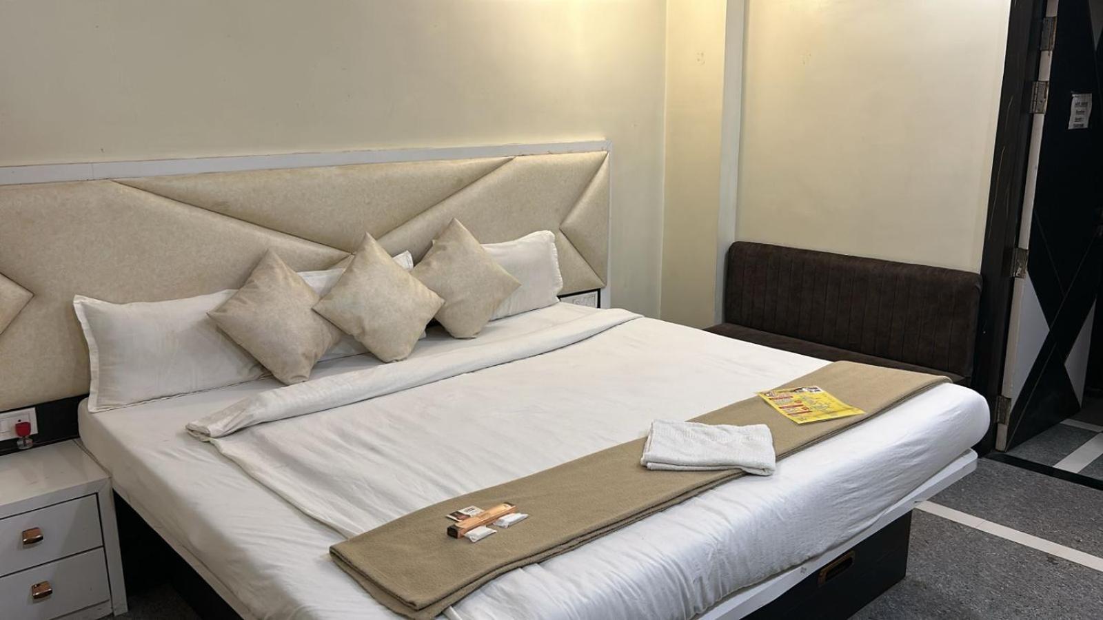 אויאיין Hotel Empire מראה חיצוני תמונה