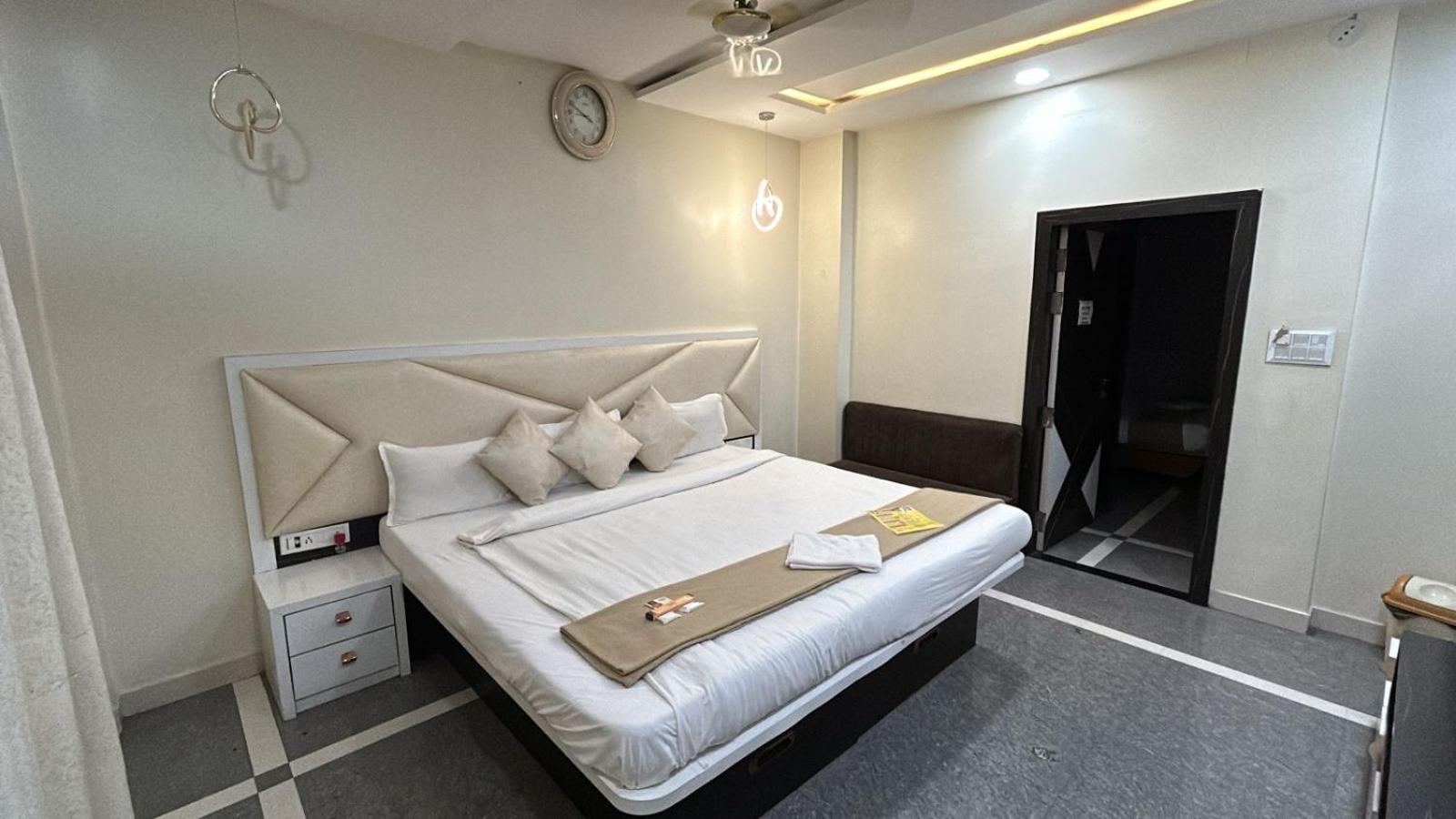 אויאיין Hotel Empire מראה חיצוני תמונה