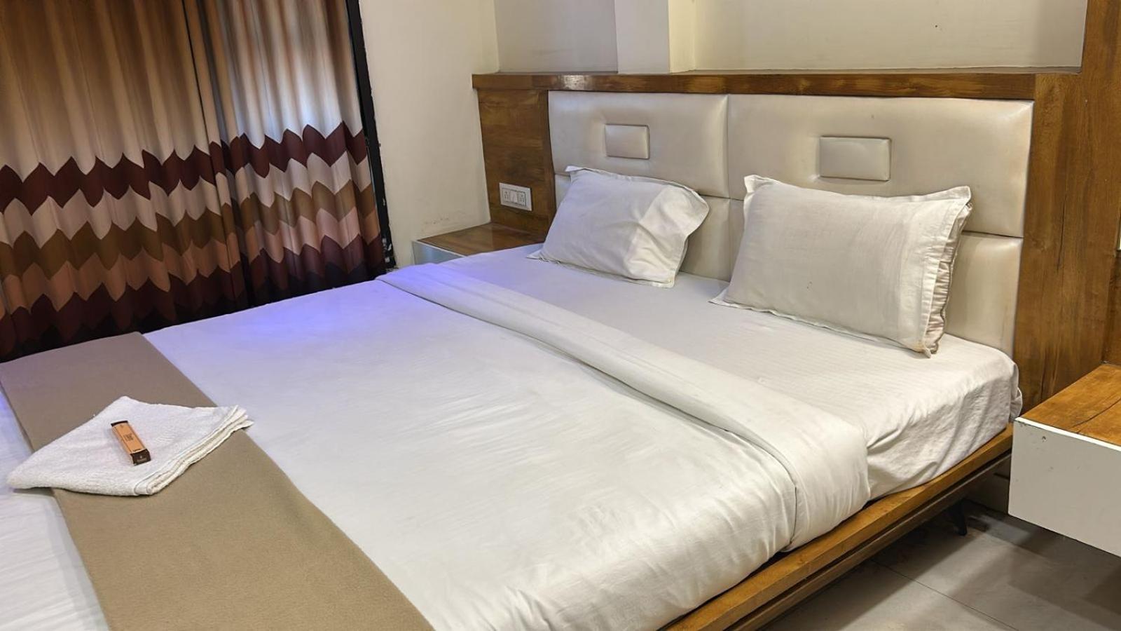 אויאיין Hotel Empire מראה חיצוני תמונה