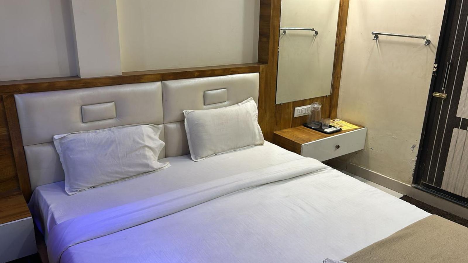אויאיין Hotel Empire מראה חיצוני תמונה
