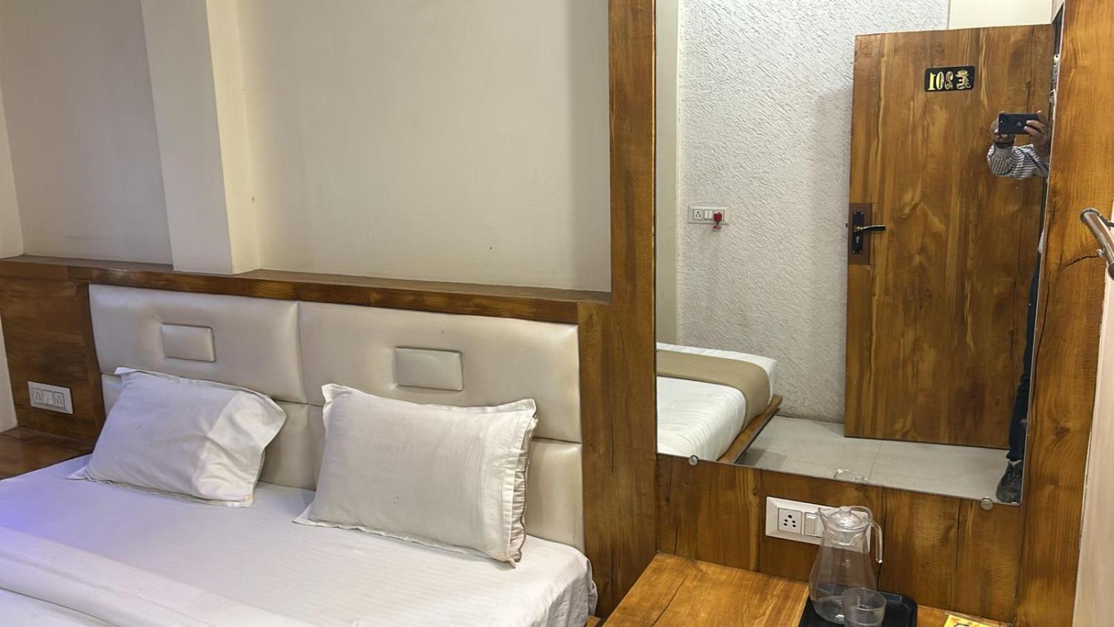 אויאיין Hotel Empire מראה חיצוני תמונה