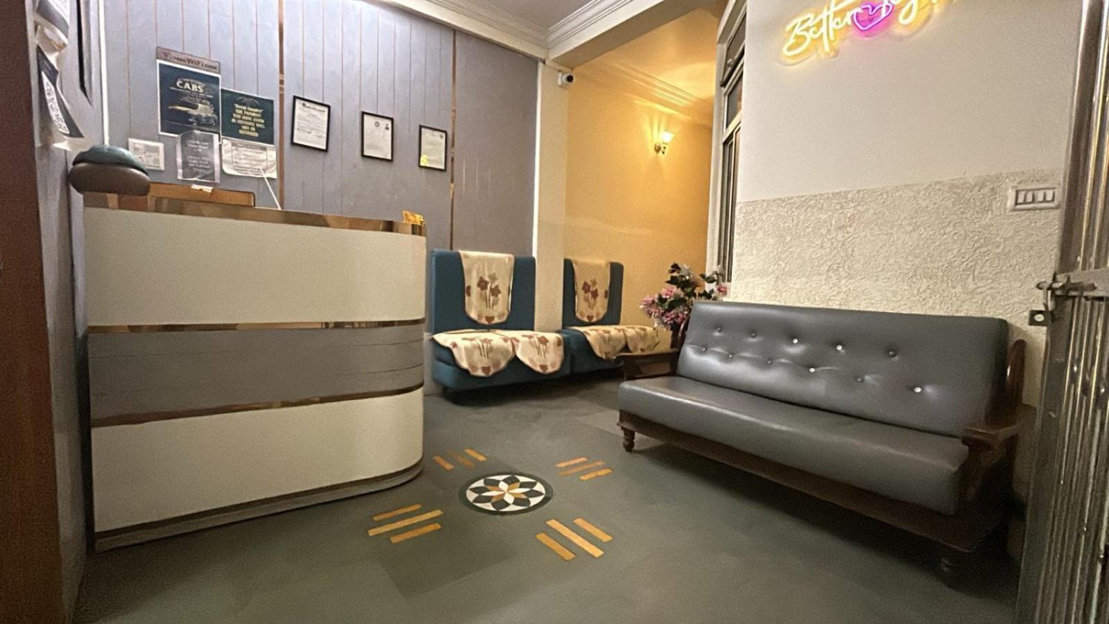אויאיין Hotel Empire מראה חיצוני תמונה