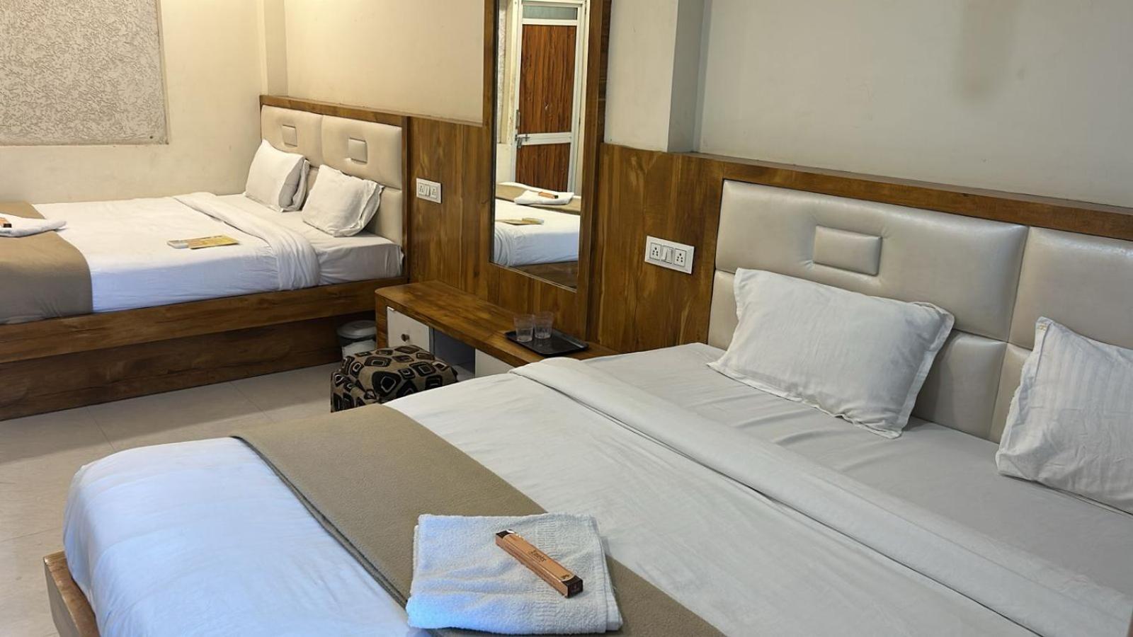 אויאיין Hotel Empire מראה חיצוני תמונה