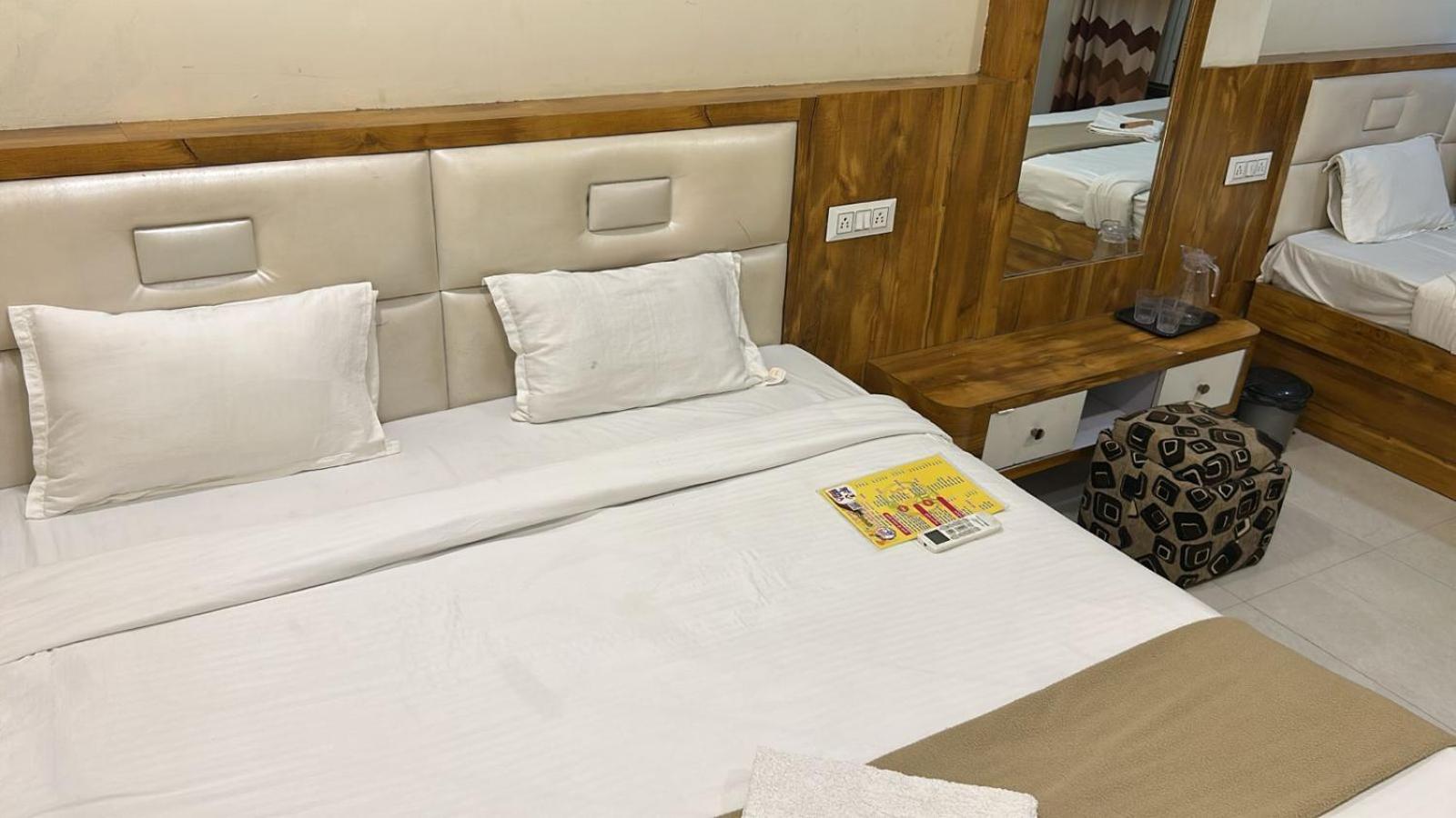 אויאיין Hotel Empire מראה חיצוני תמונה