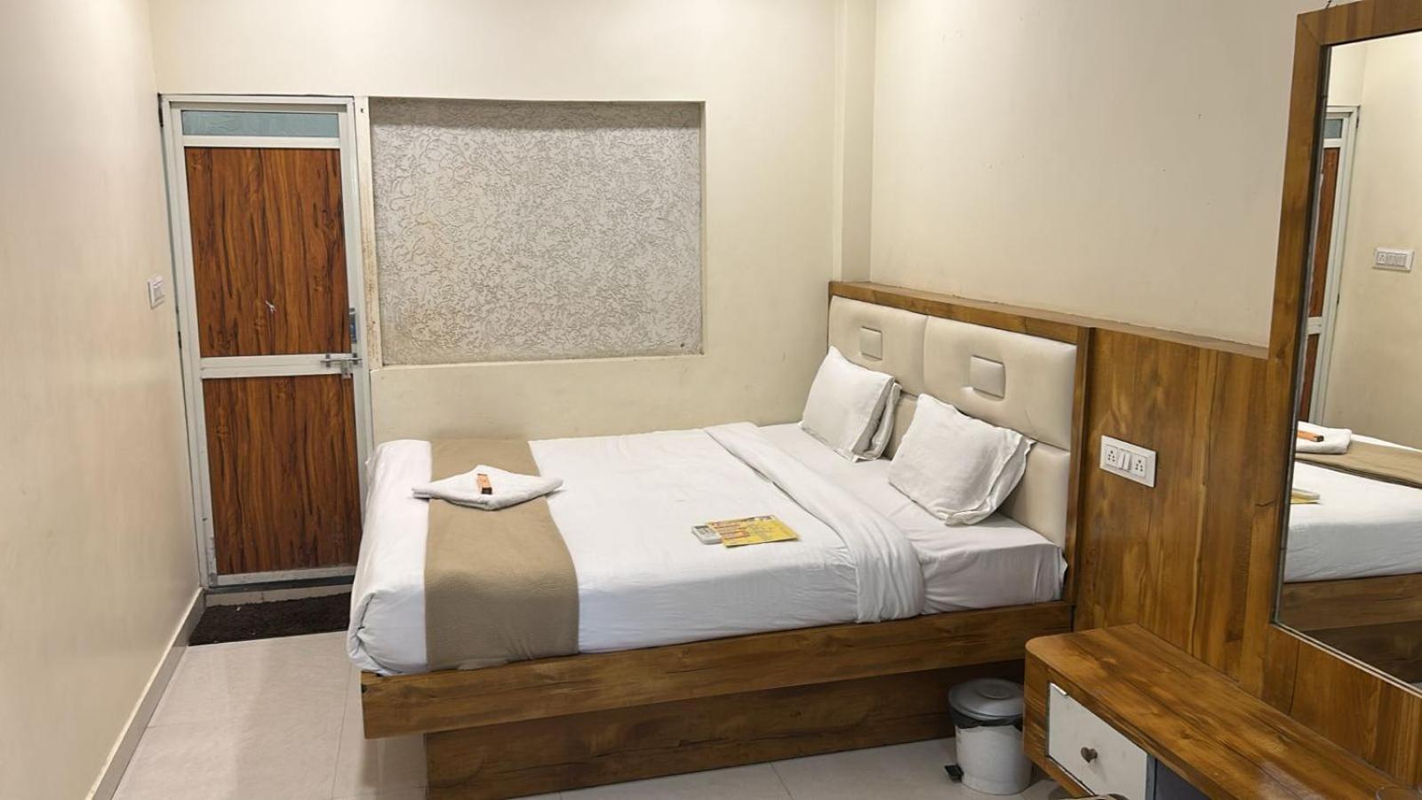 אויאיין Hotel Empire מראה חיצוני תמונה