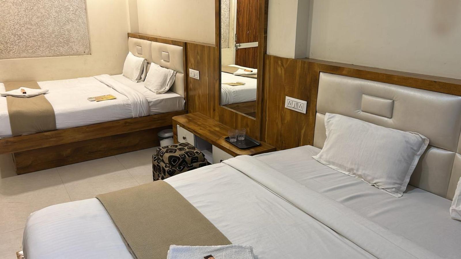 אויאיין Hotel Empire מראה חיצוני תמונה