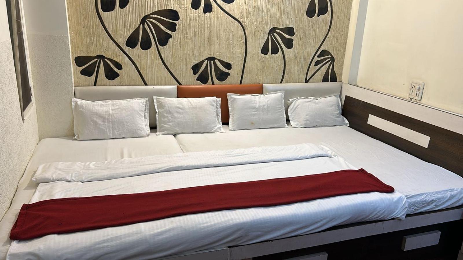 אויאיין Hotel Empire מראה חיצוני תמונה