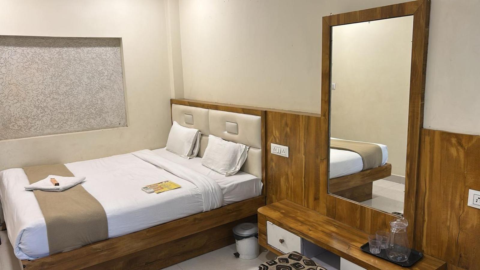 אויאיין Hotel Empire מראה חיצוני תמונה