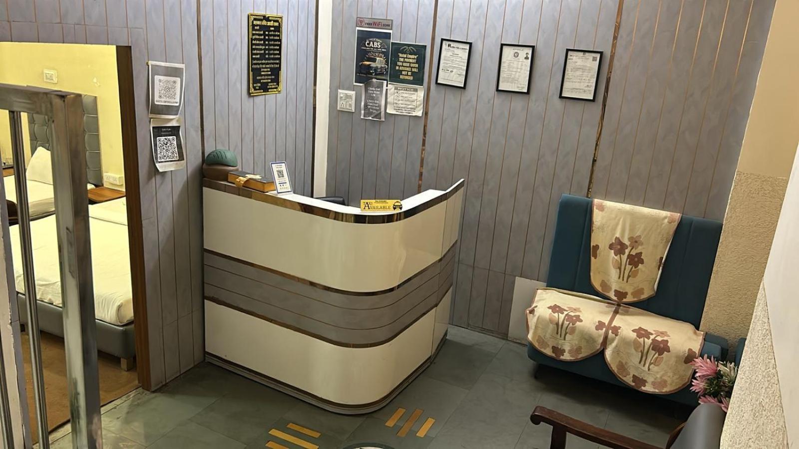 אויאיין Hotel Empire מראה חיצוני תמונה