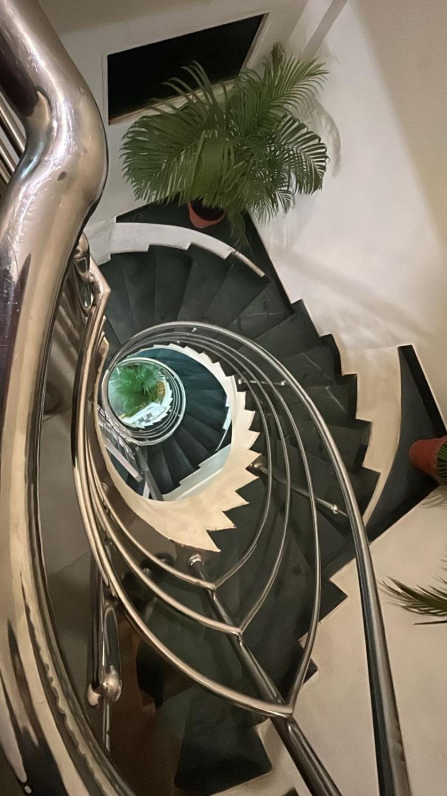 אויאיין Hotel Empire מראה חיצוני תמונה
