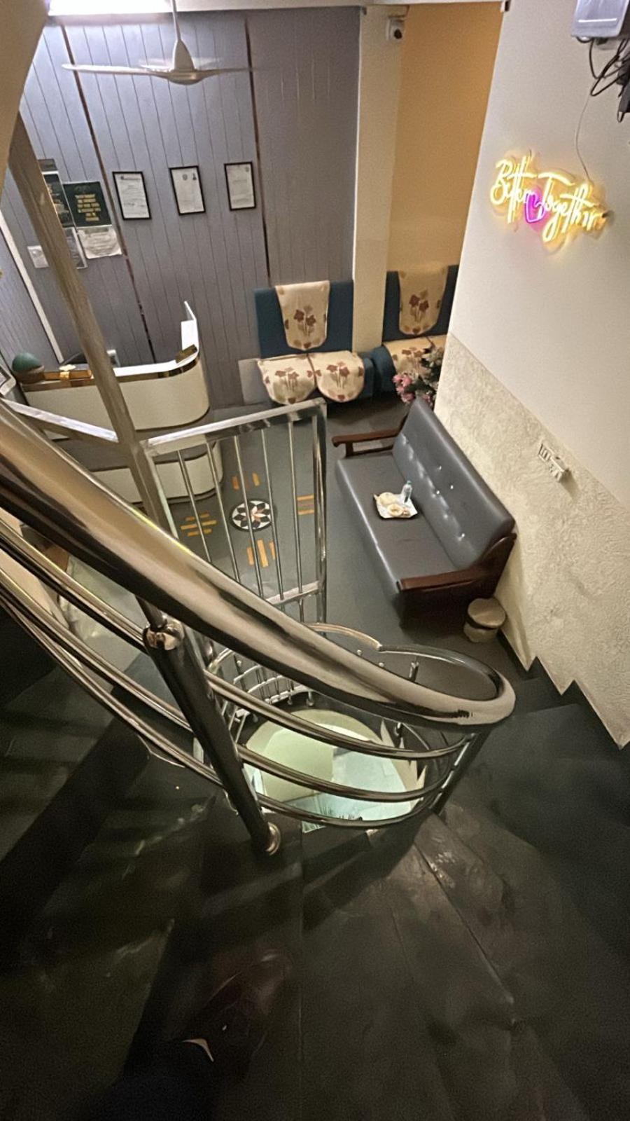 אויאיין Hotel Empire מראה חיצוני תמונה