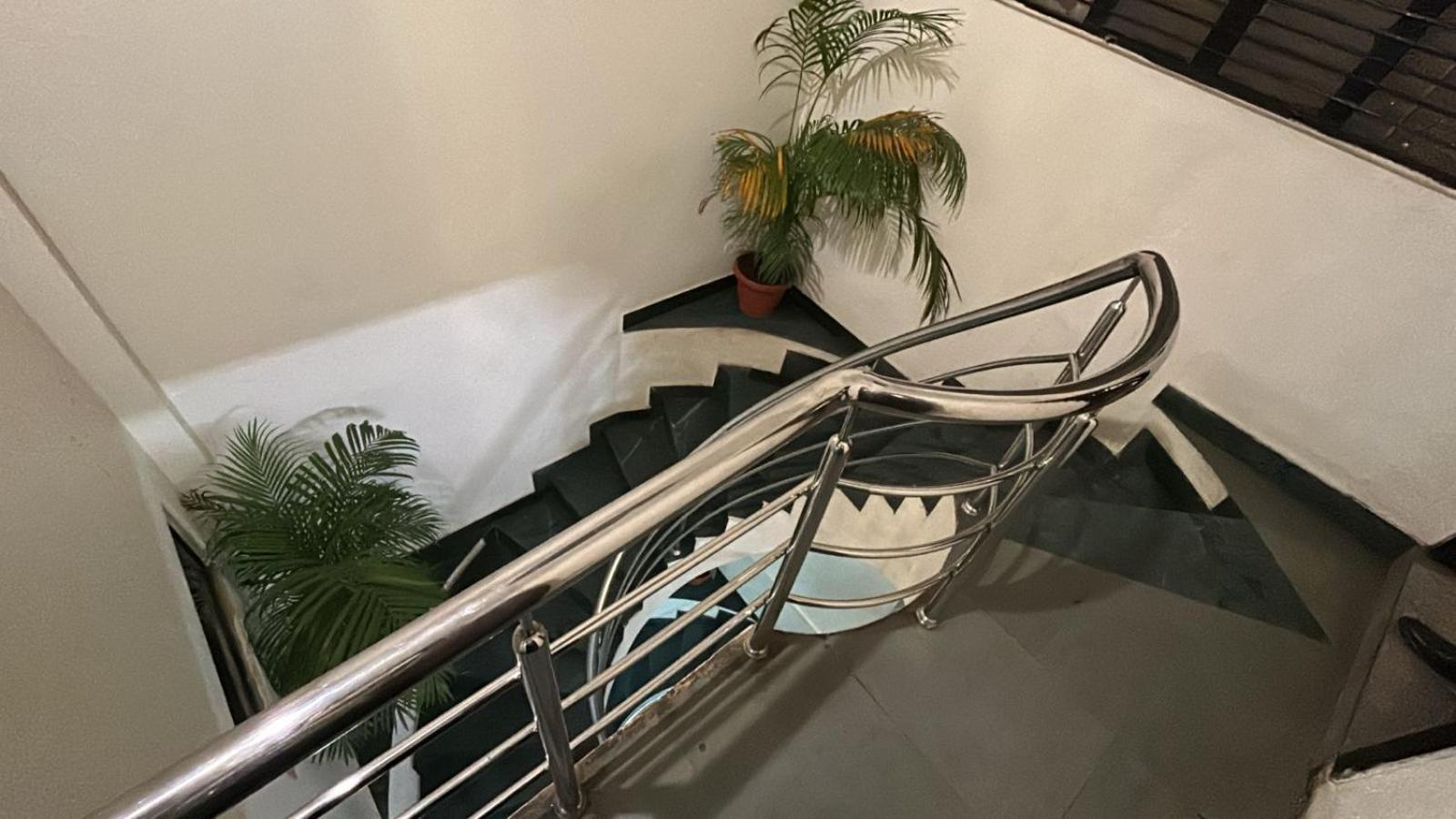 אויאיין Hotel Empire מראה חיצוני תמונה