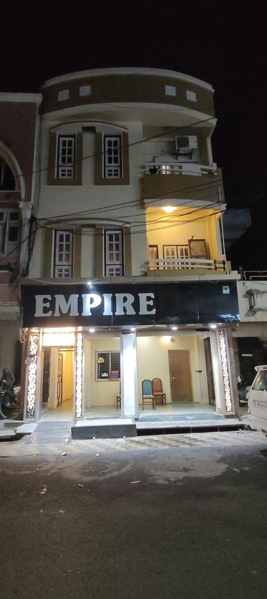 אויאיין Hotel Empire מראה חיצוני תמונה